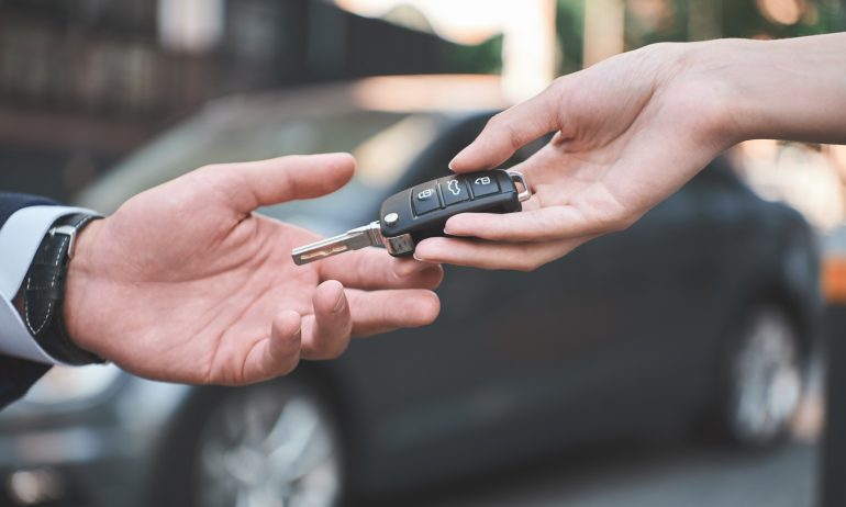 Exchanging car keys at the end of a lease
